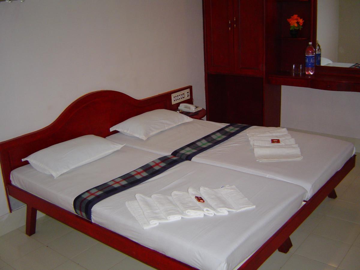 Hotel Yercaud International Ngoại thất bức ảnh